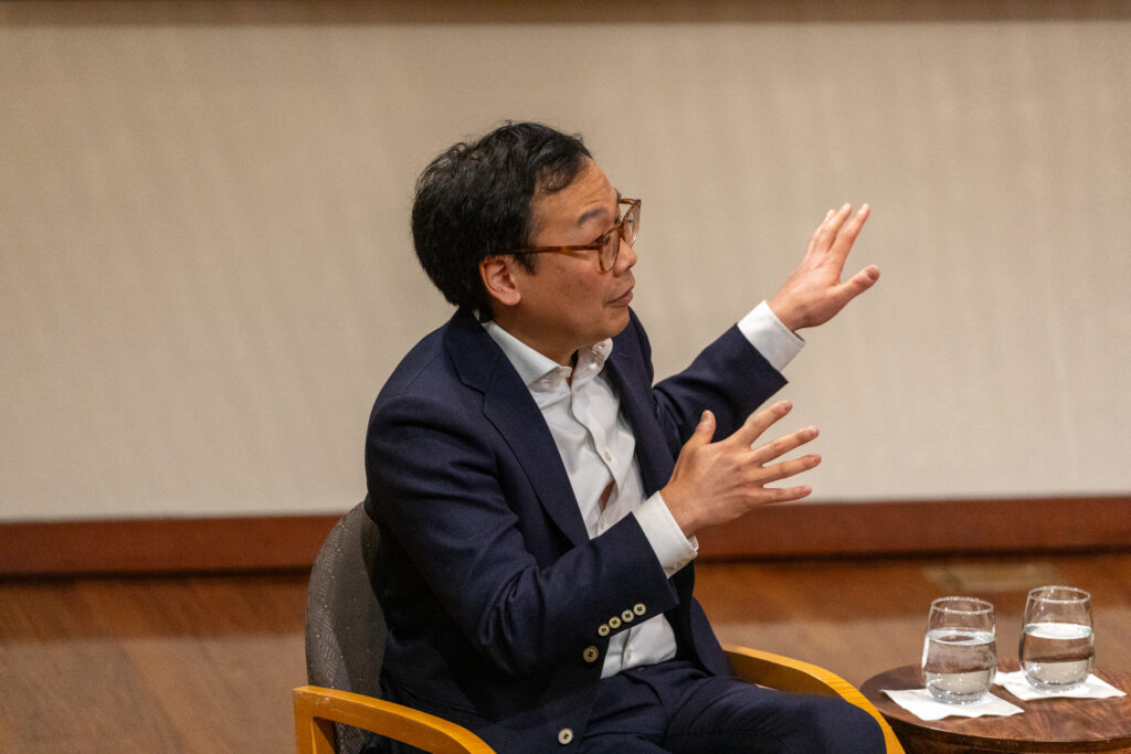 Dan Yi talks on stage.