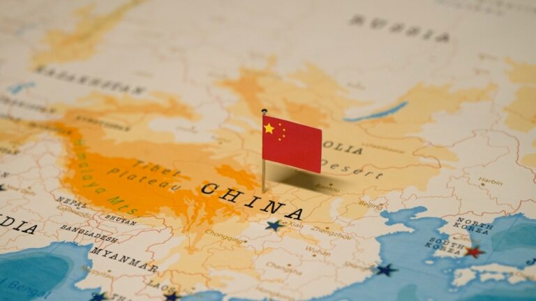 Map of China with the Chinese flag pinned to it.